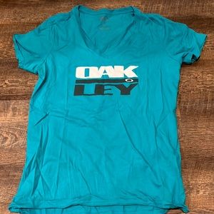 Oakley top medium